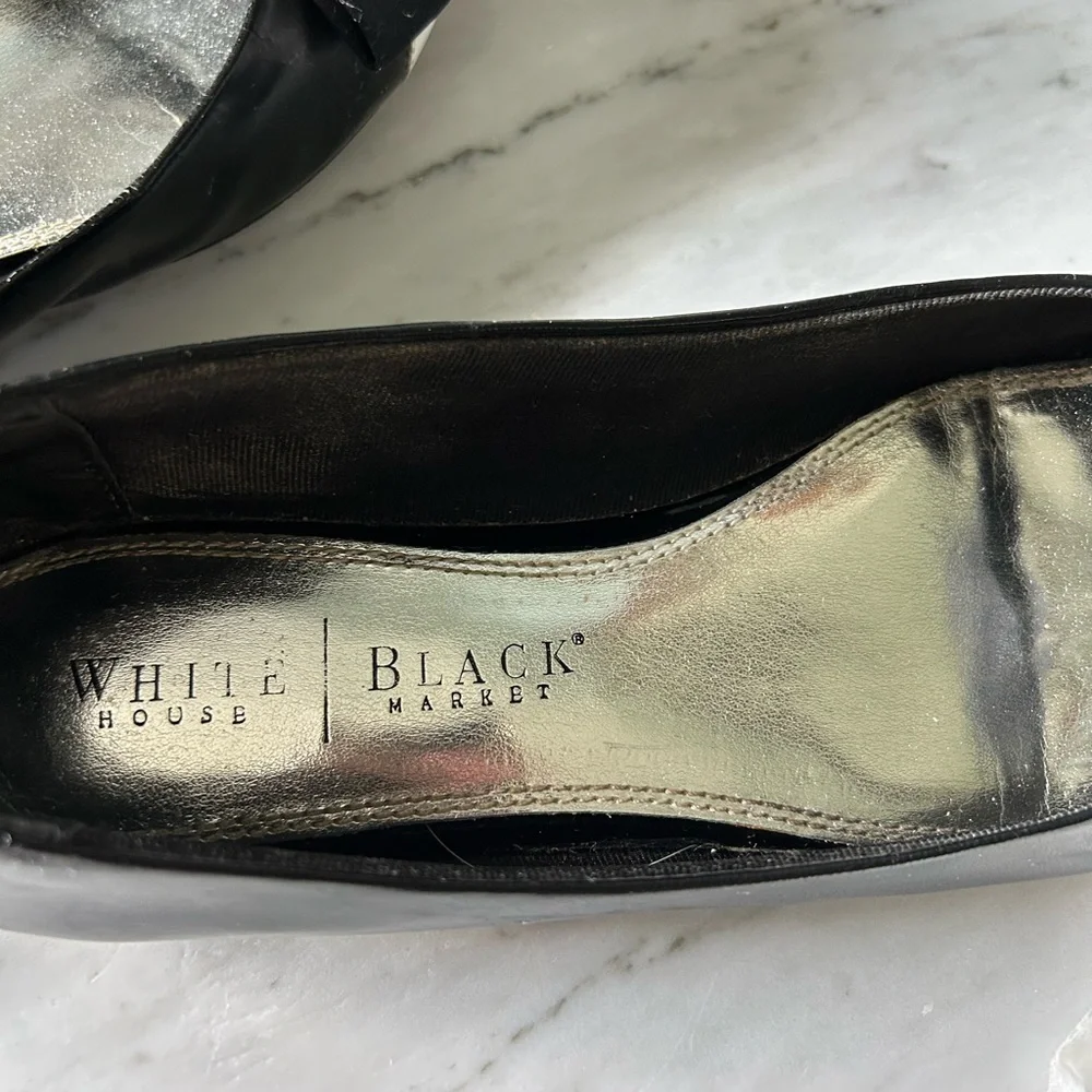White House Black Market Women's Black and White Ballet Flats
